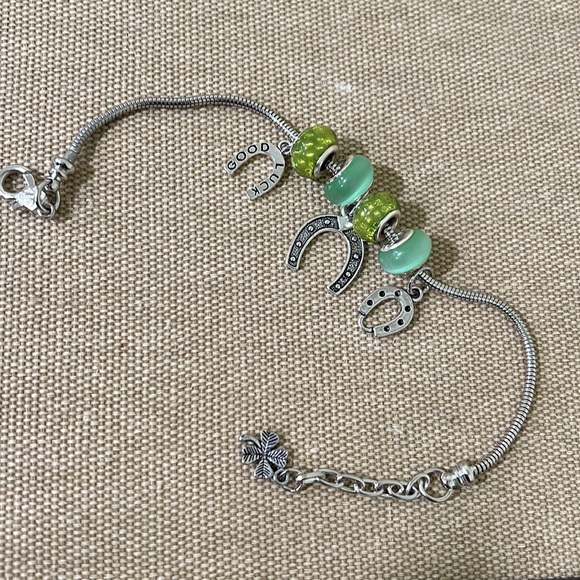 Lucky 🍀 Charm Handmade Silver Tone and Green Bracelet - Picture 4 of 7